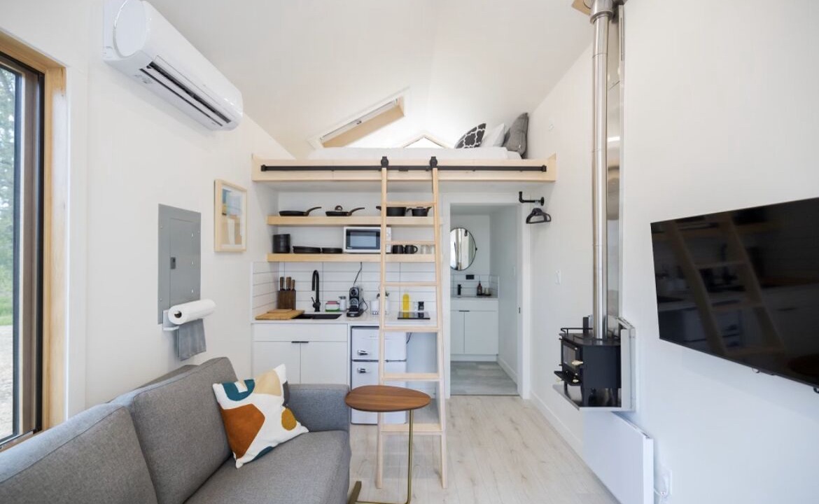 Photo of Livingroom in Idaho City