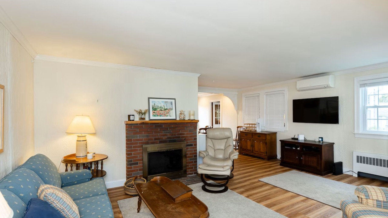 Photo of Livingroom in Popponesset