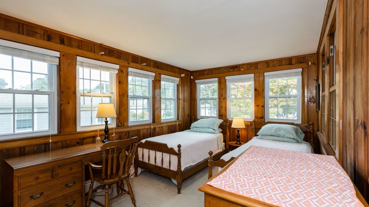 Photo of Bedroom in Popponesset
