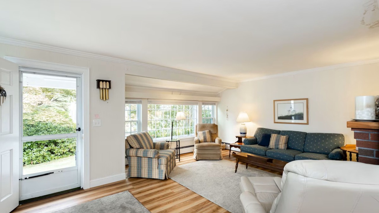 Photo of Livingroom in Popponesset