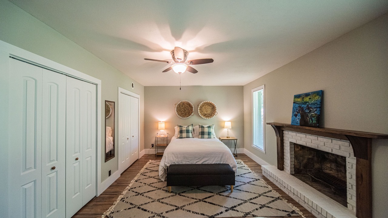 Photo of Bedroom in Benton