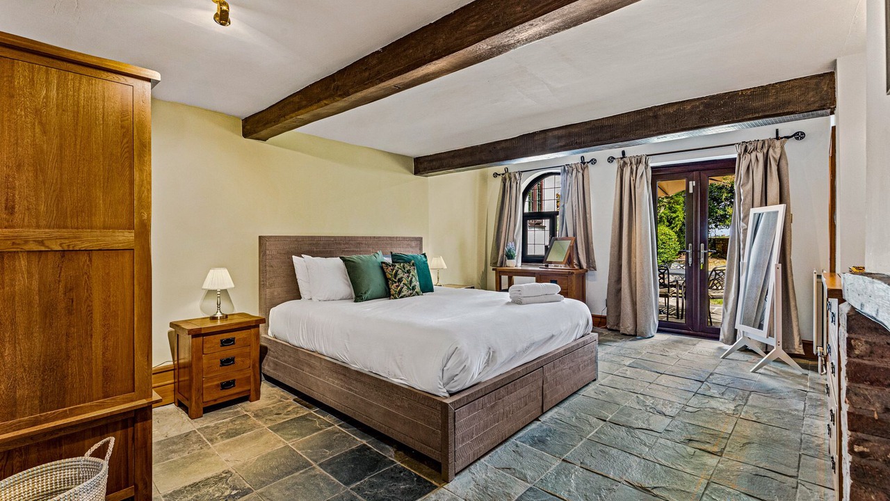 Photo of Others in Snarestone