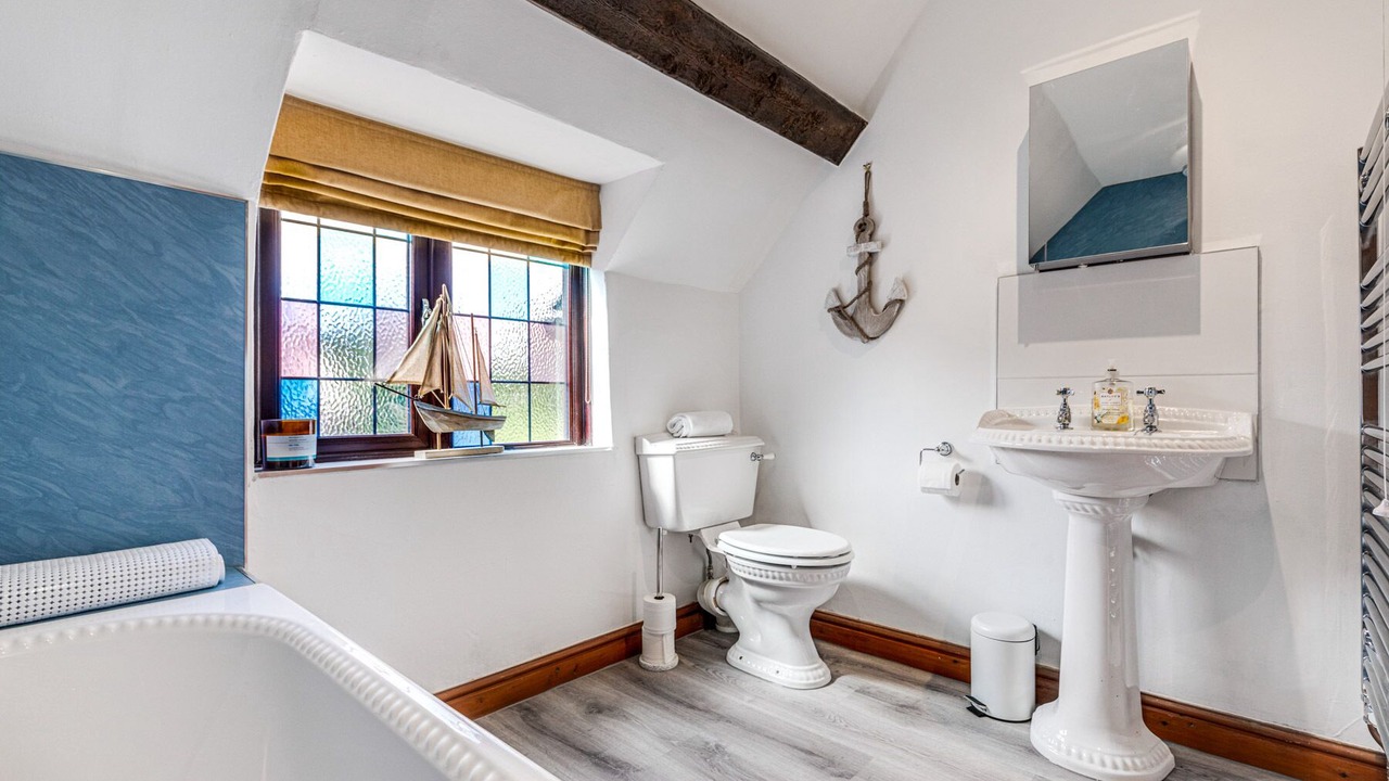 Photo of Bathroom in Snarestone