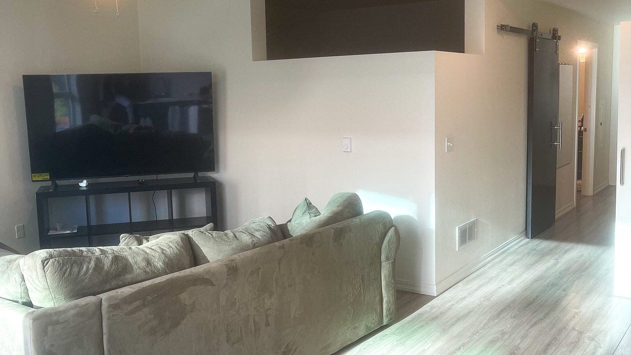 Photo of Livingroom in Hollywood District