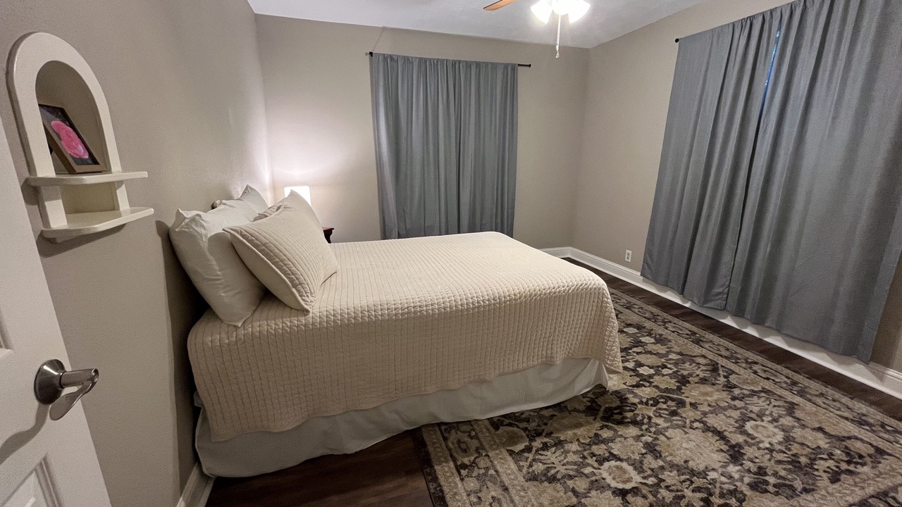 Photo of Bedroom in Groves