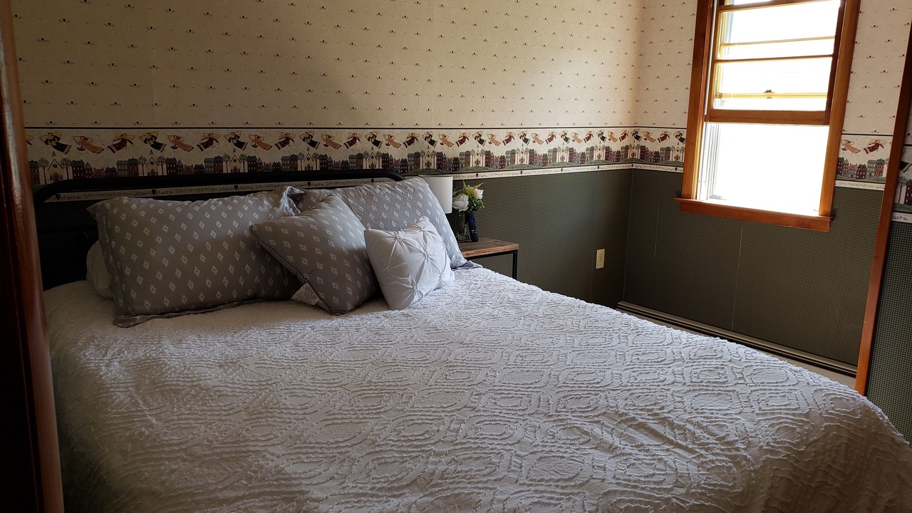 Photo of Bedroom in Homer