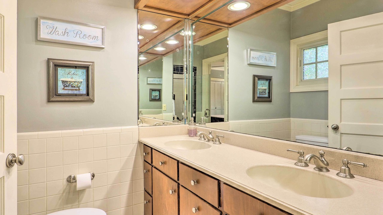 Photo of Bathroom in Jay