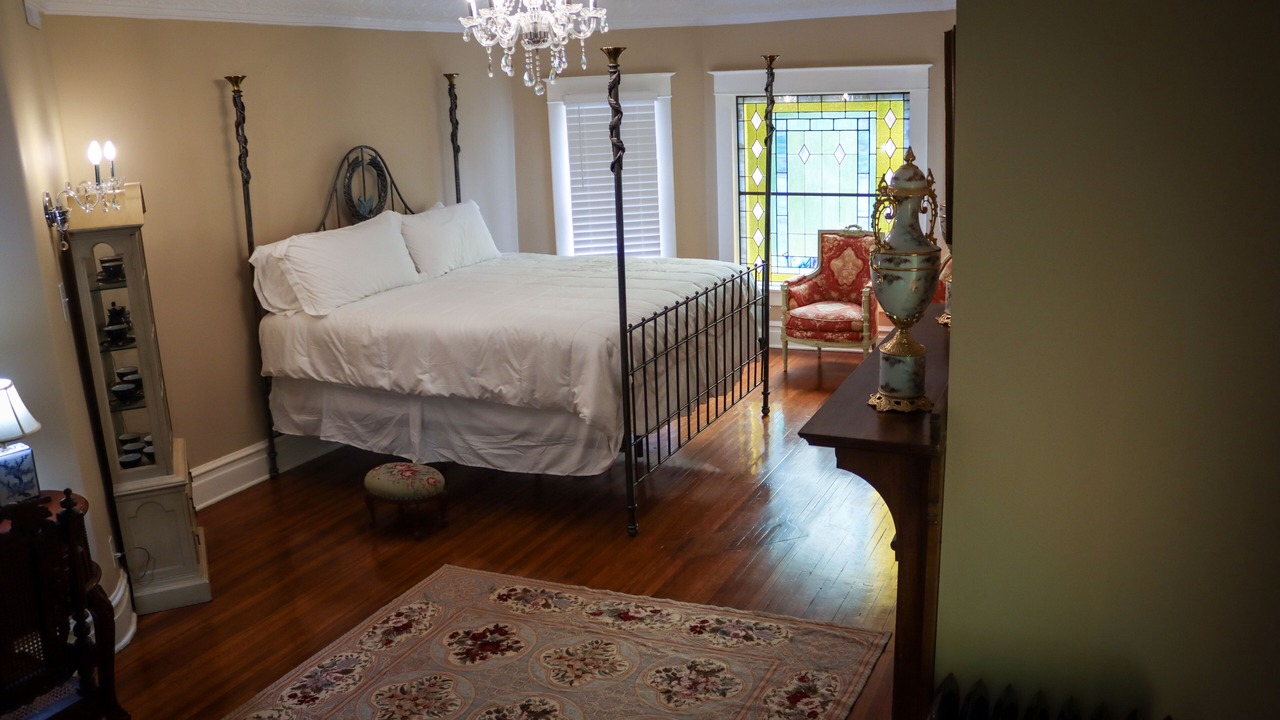 Photo of Bedroom in Pittsburg