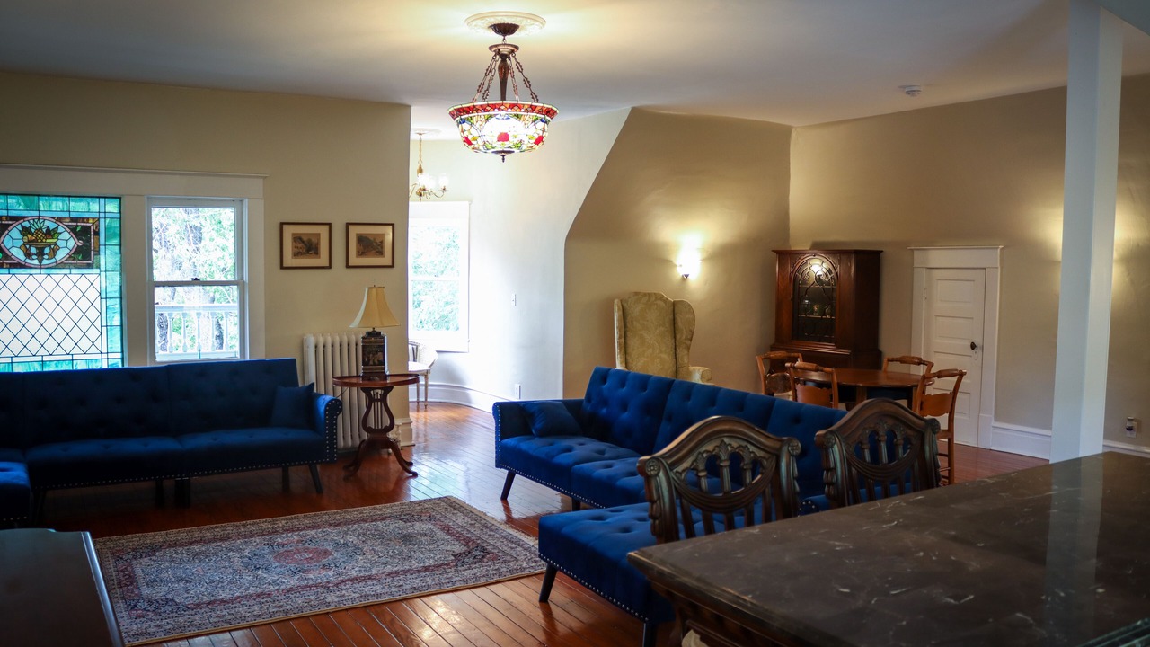 Photo of Livingroom in Pittsburg