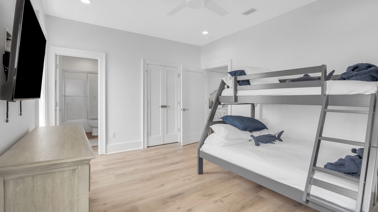 Photo of Bedroom in Gulf Shores