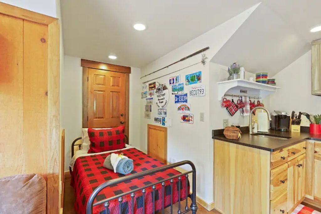 Photo of Bedroom in Shady Cove