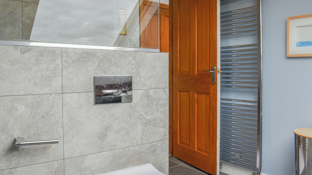 Photo of Bathroom in Fence