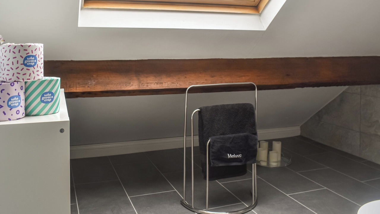 Photo of Bathroom in Fence