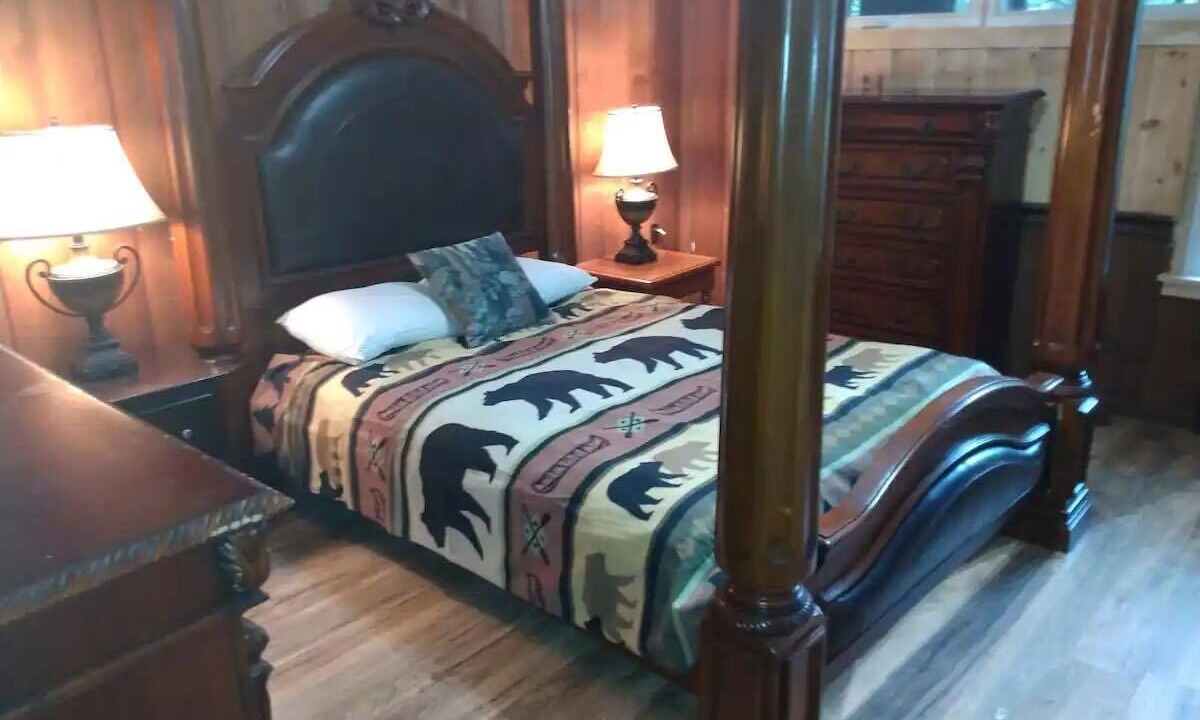 Photo of Bedroom in Lake George