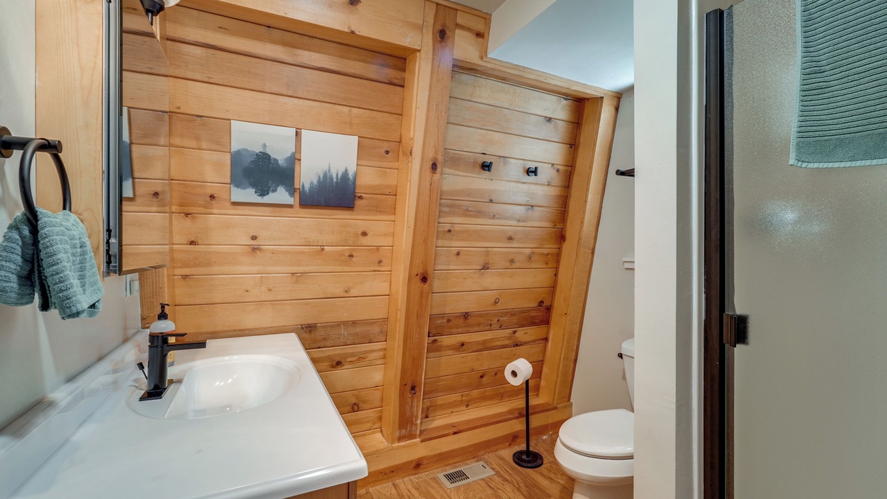 Photo of Bathroom in Strawberry