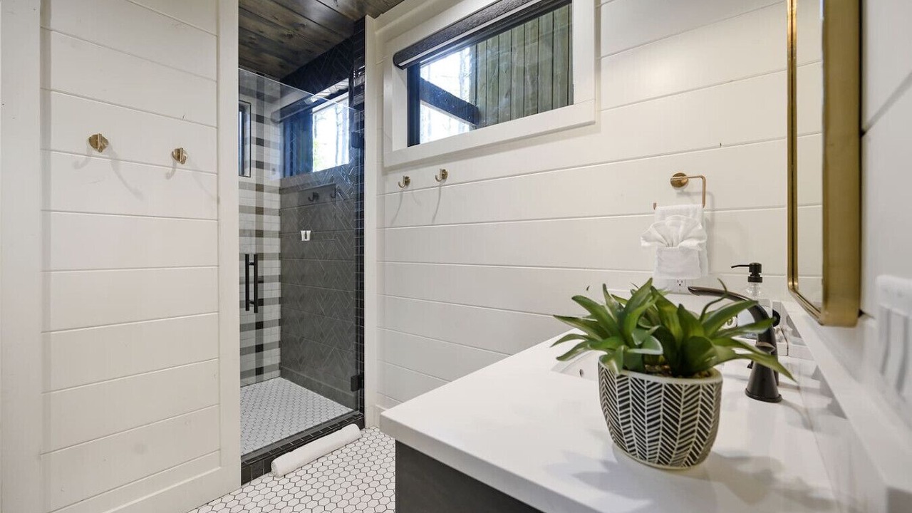 Photo of Bathroom in Broken Bow