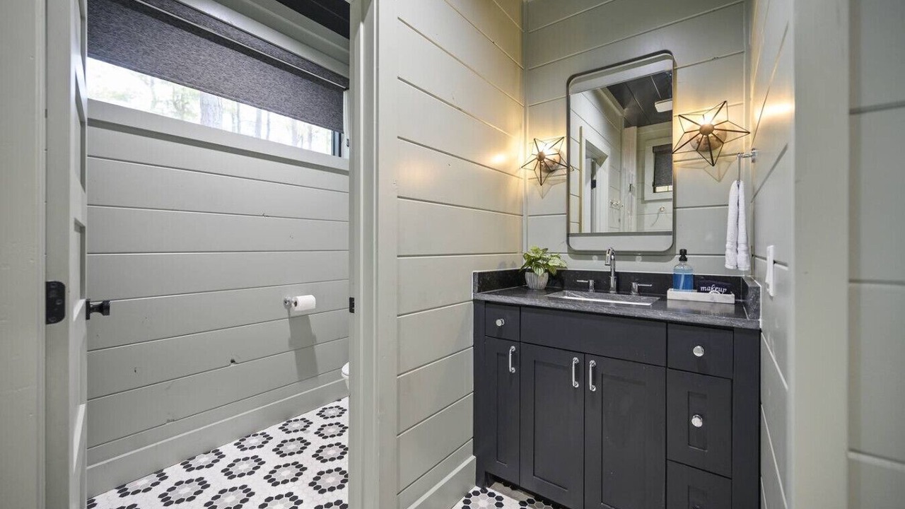 Photo of Bathroom in Broken Bow