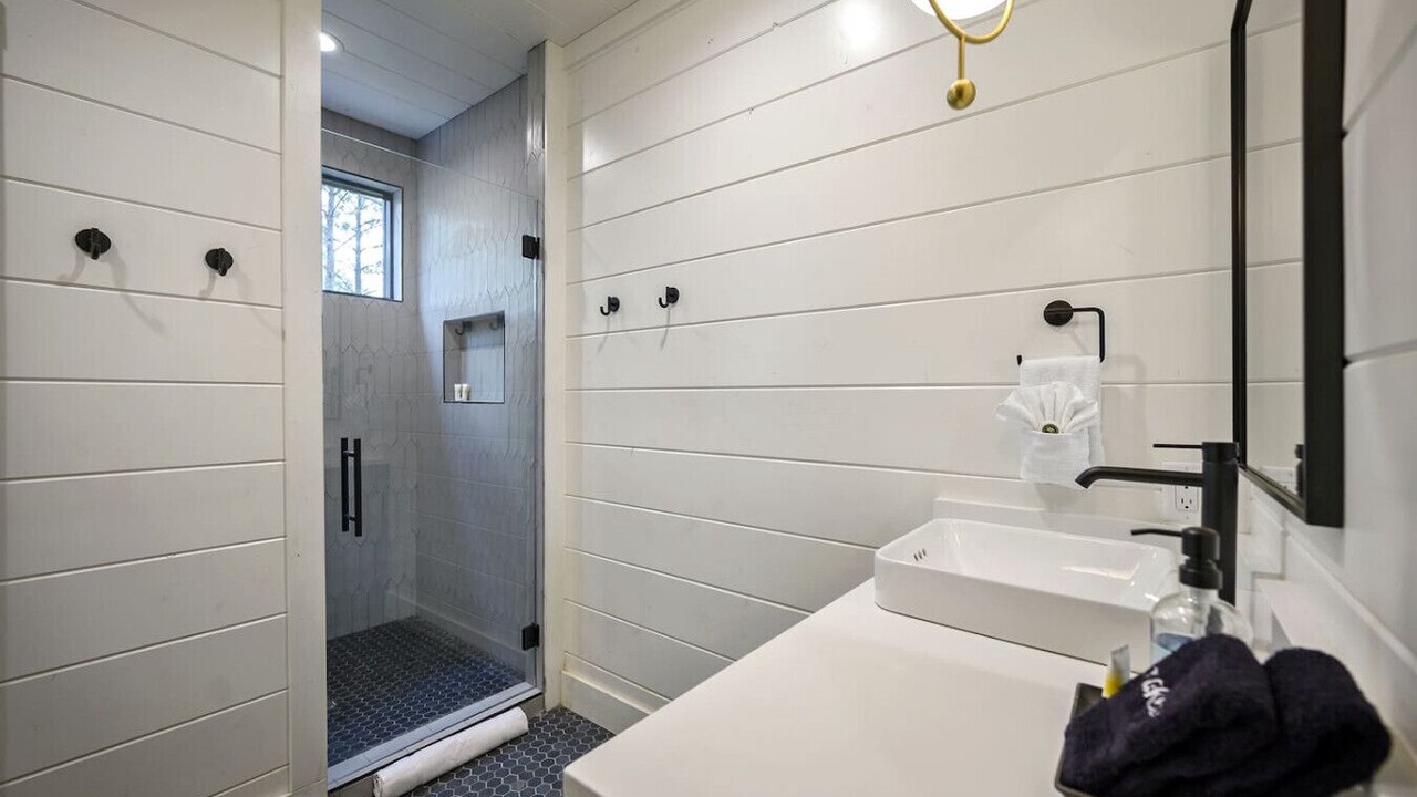 Photo of Bathroom in Broken Bow