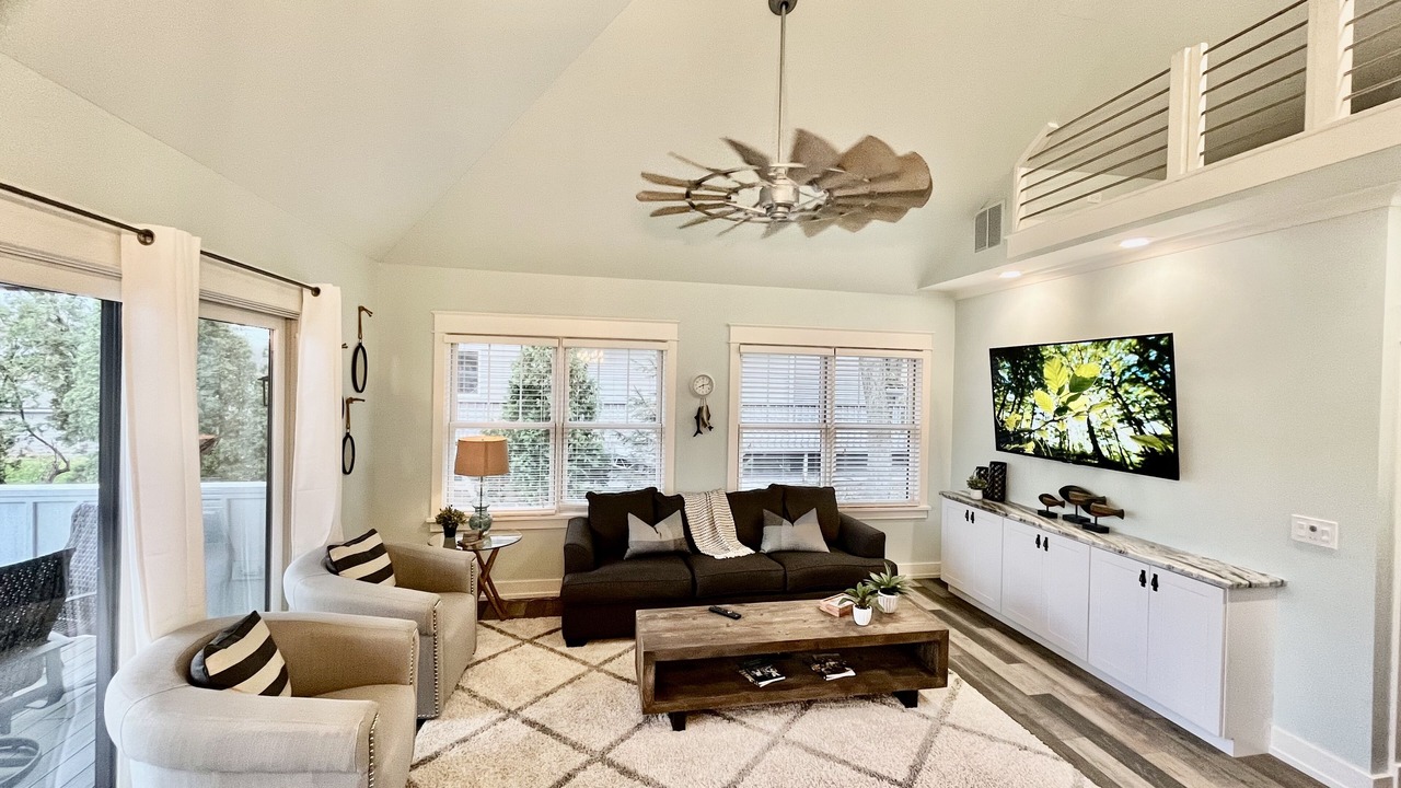 Photo of Livingroom in St. Charles