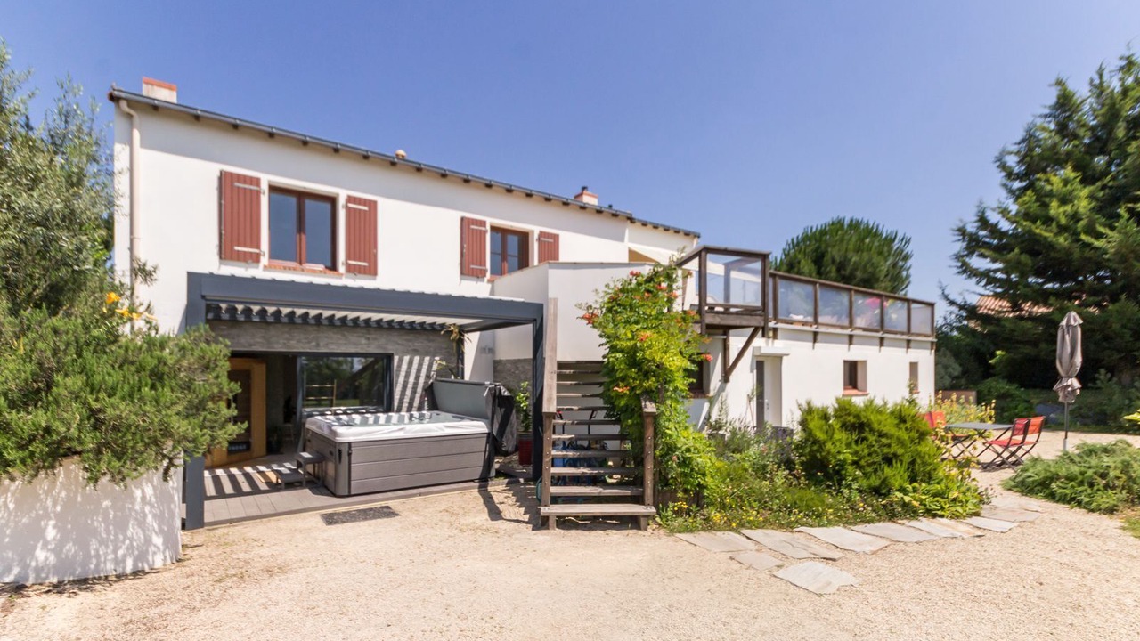 Photo of Outdoor in Oudon