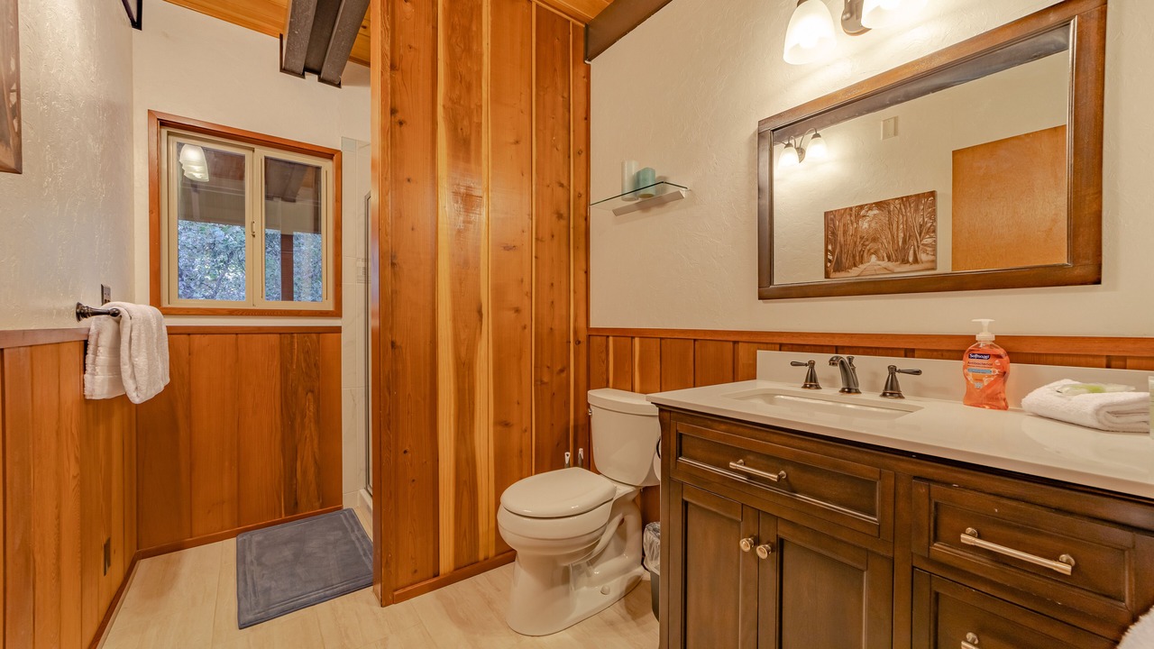 Photo of Bathroom in Salyer