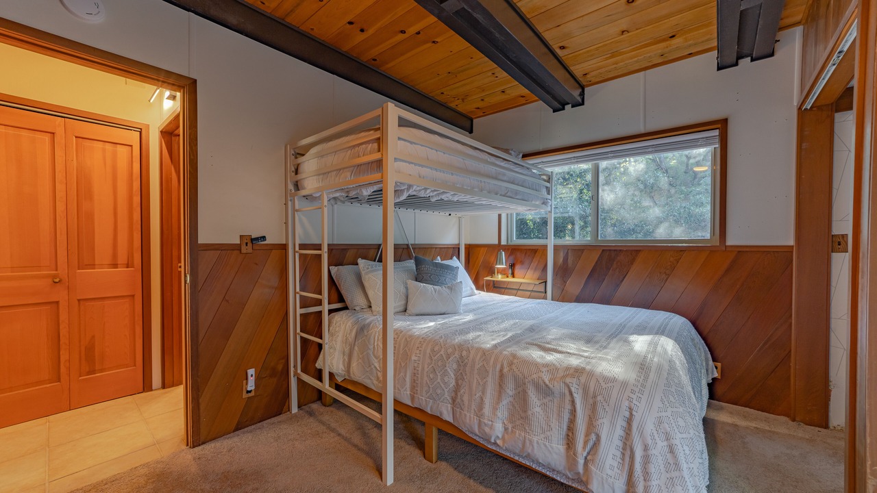 Photo of Bedroom in Salyer