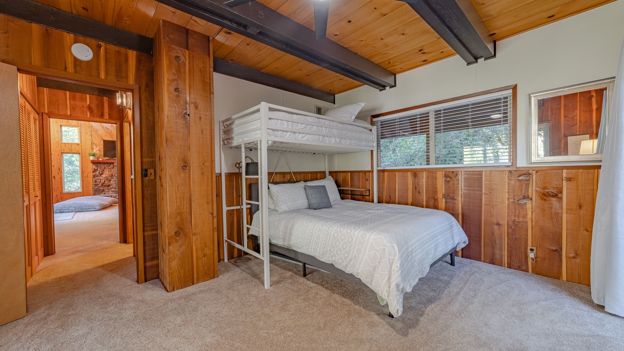 Photo of Bedroom in Salyer