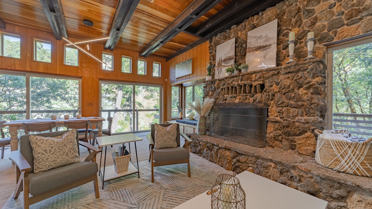 Photo of Livingroom in Salyer