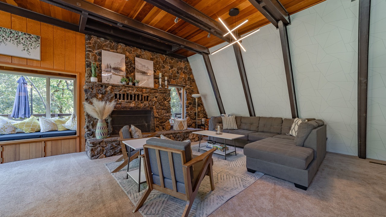 Photo of Livingroom in Salyer