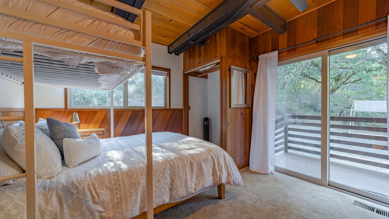 Photo of Bedroom in Salyer