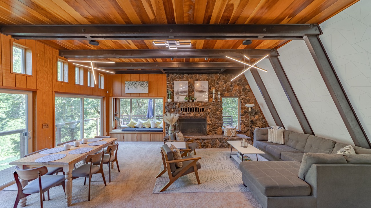 Photo of Livingroom in Salyer