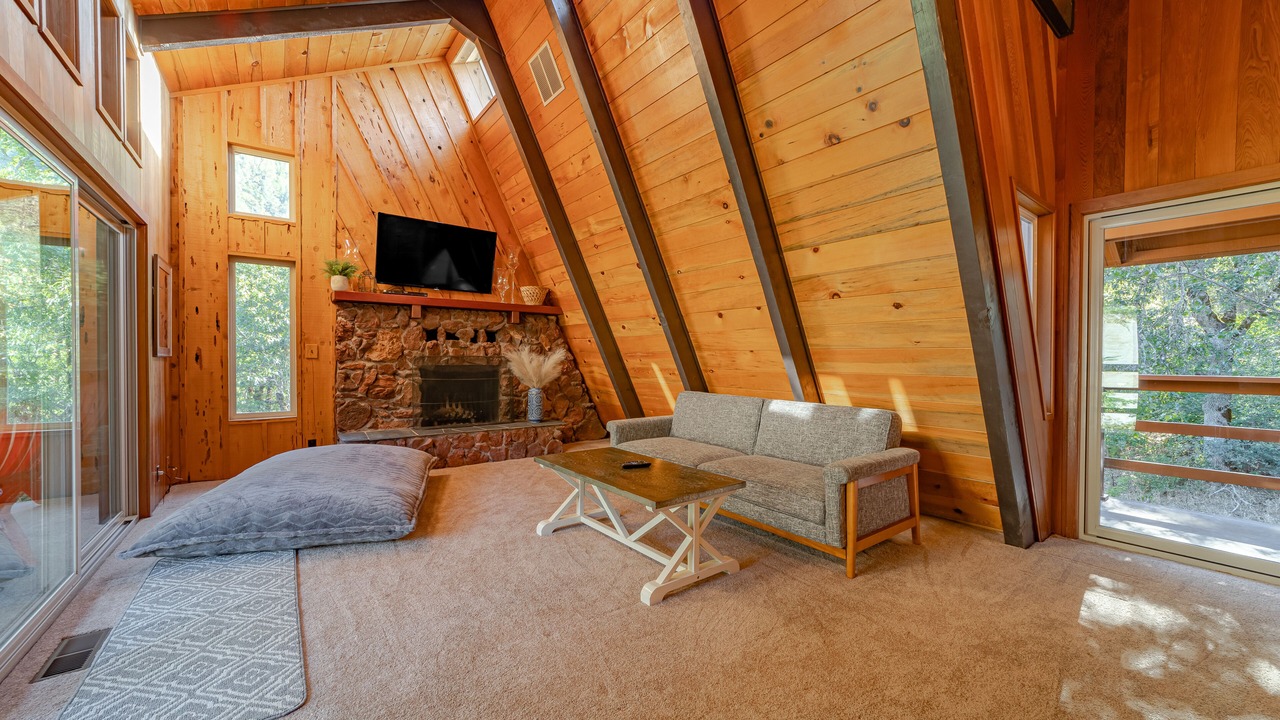 Photo of Livingroom in Salyer