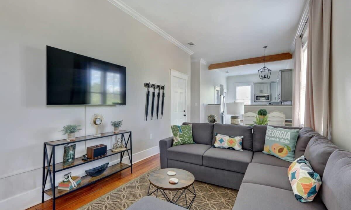 Photo of Livingroom in Historic District - North