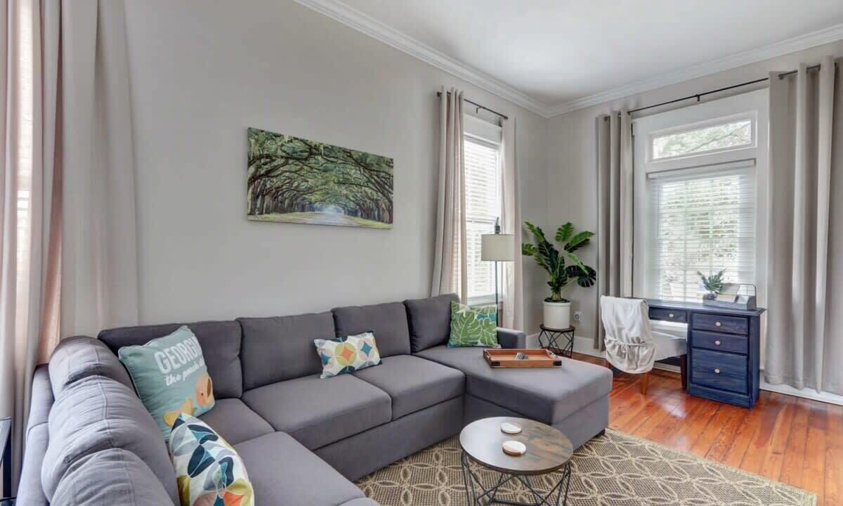 Photo of Livingroom in Historic District - North