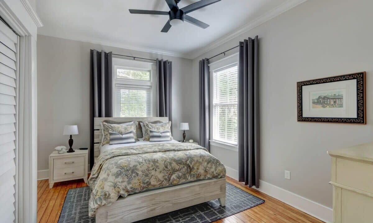 Photo of Bedroom in Historic District - North
