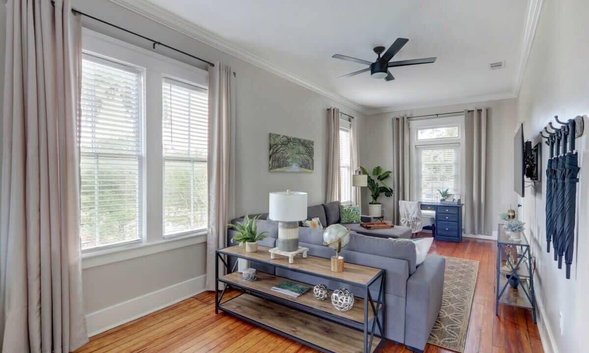 Photo of Livingroom in Historic District - North