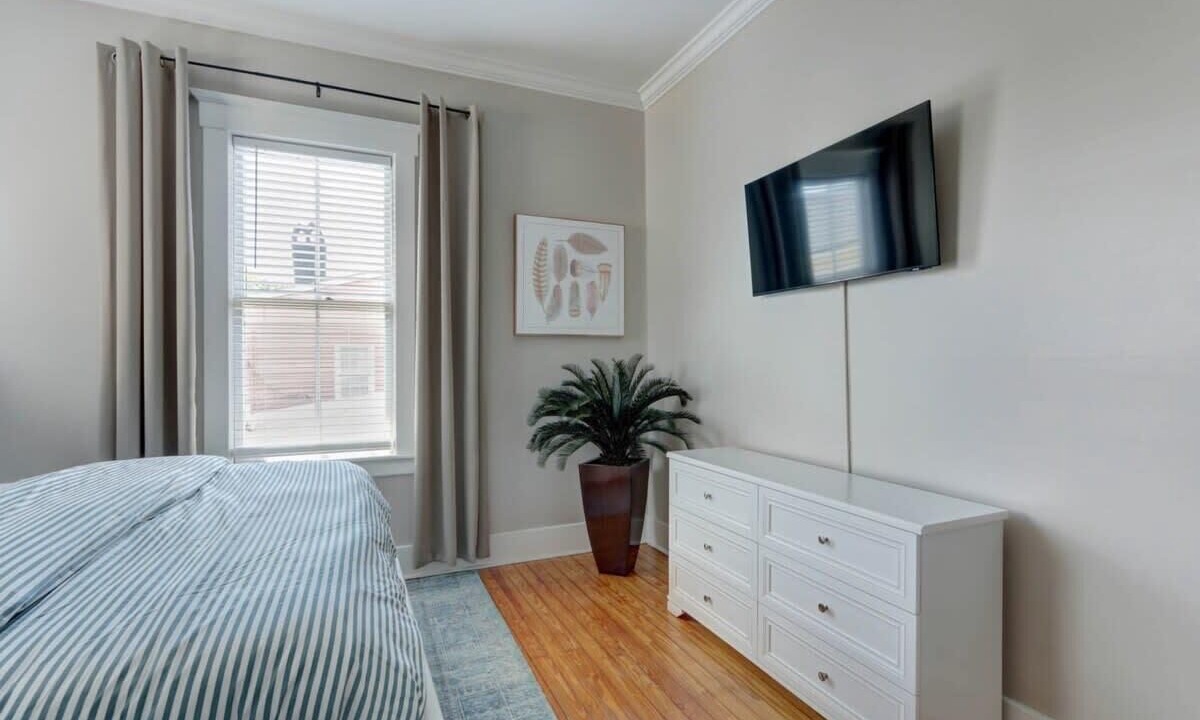 Photo of Bedroom in Historic District - North