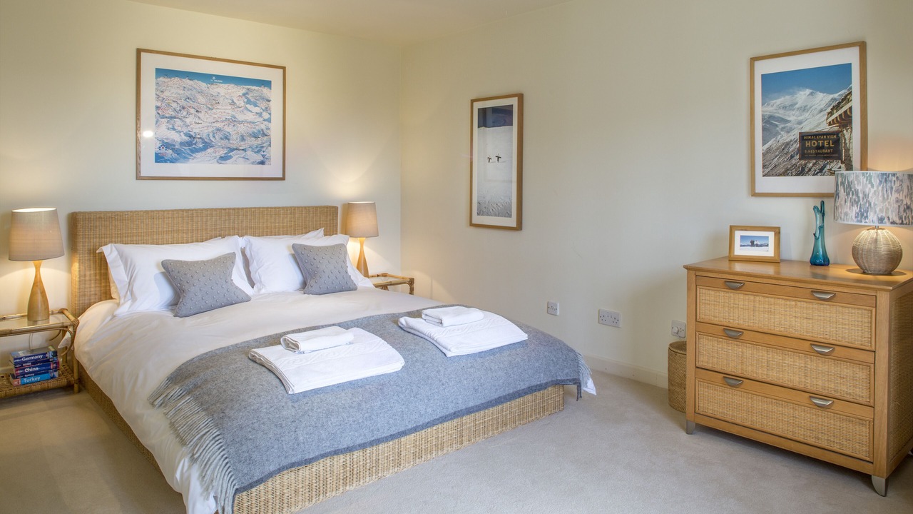 Photo of Bedroom in Yattendon