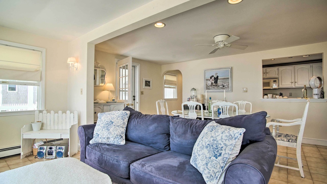Photo of Livingroom in Ocean Bluff-Brant Rock
