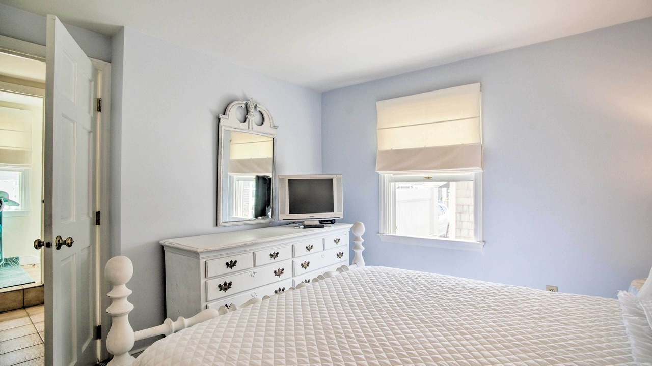Photo of Bedroom in Ocean Bluff-Brant Rock
