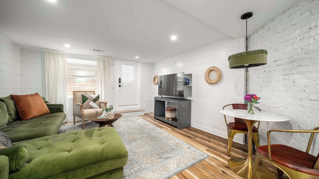 Photo of Livingroom in Midtown