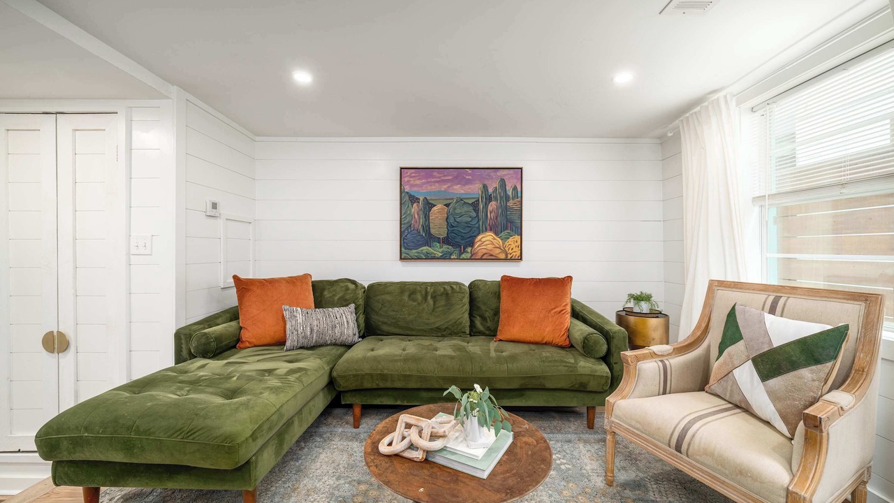 Photo of Livingroom in Midtown