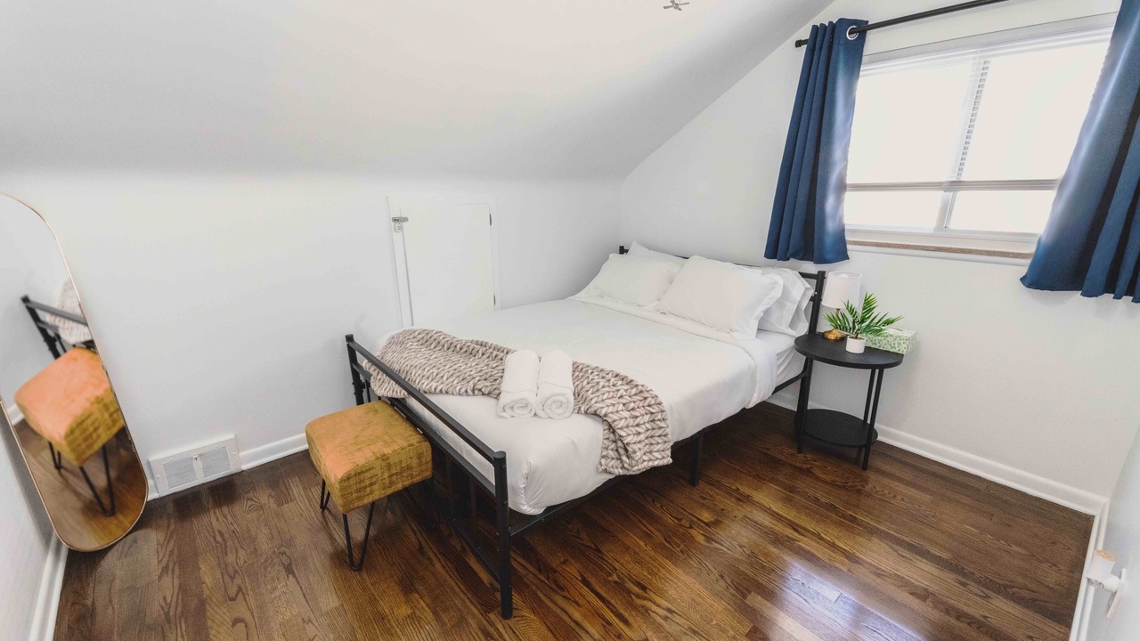 Photo of Bedroom in Royal Oak