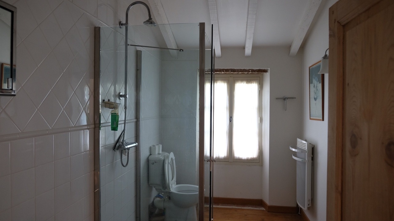 Photo of Bathroom in Saint-Genis