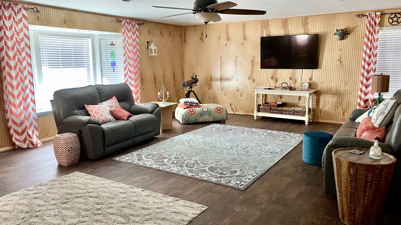 Photo of Livingroom in Mead