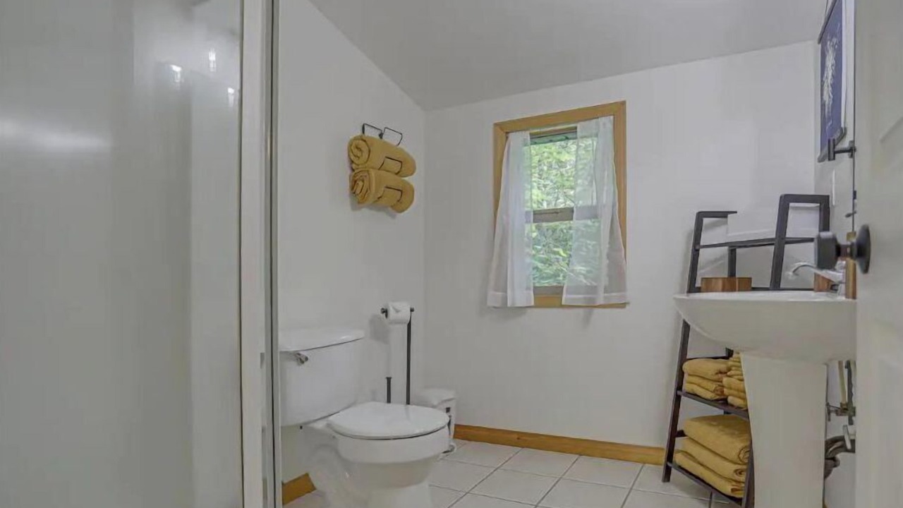 Photo of Bathroom in Rhododendron