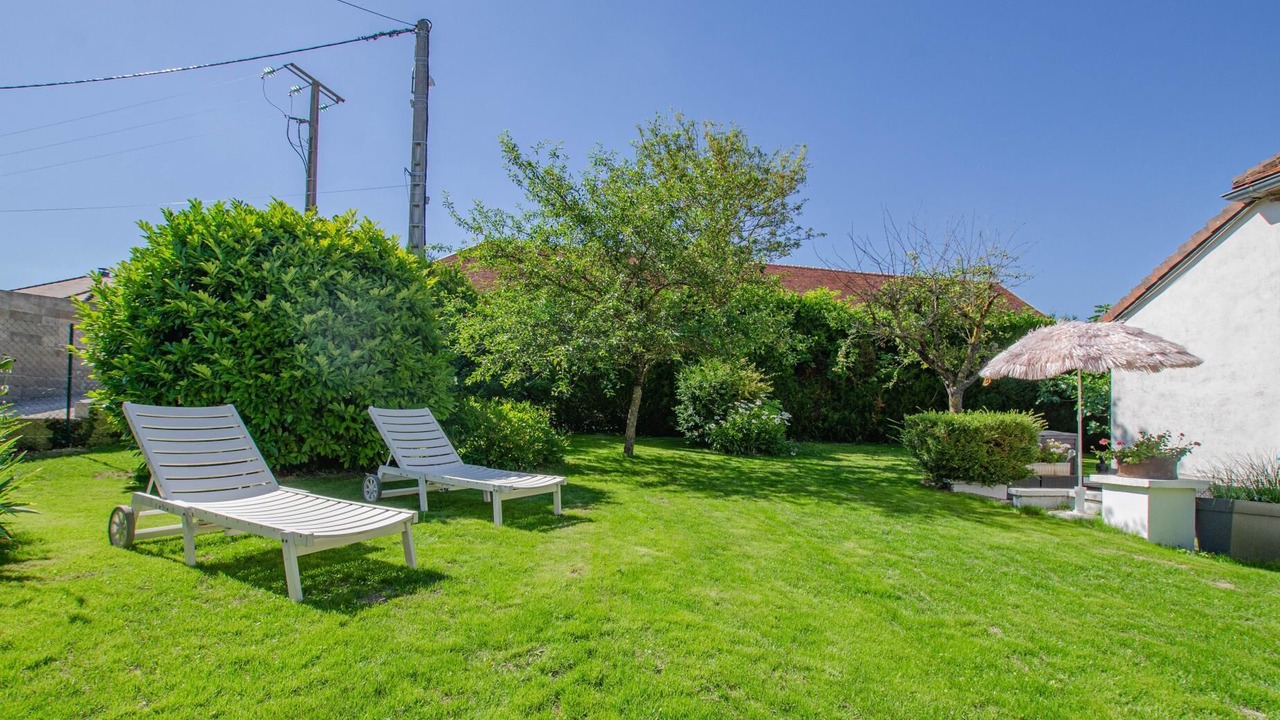 Photo of Outdoor in Macey