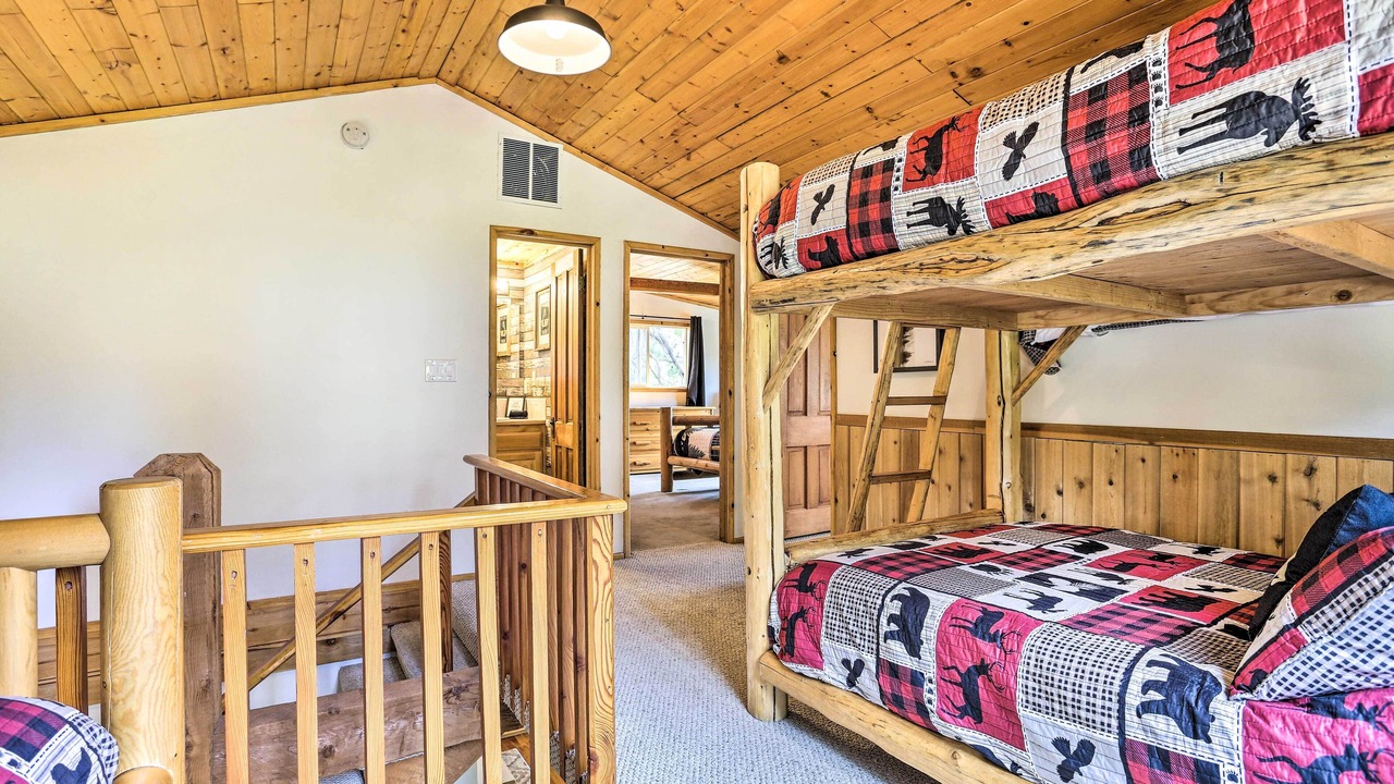 Photo of Bedroom in Garden Valley