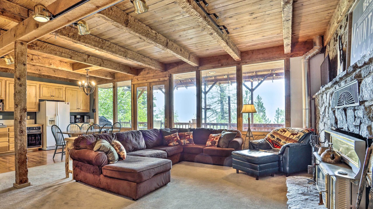 Photo of Livingroom in Garden Valley