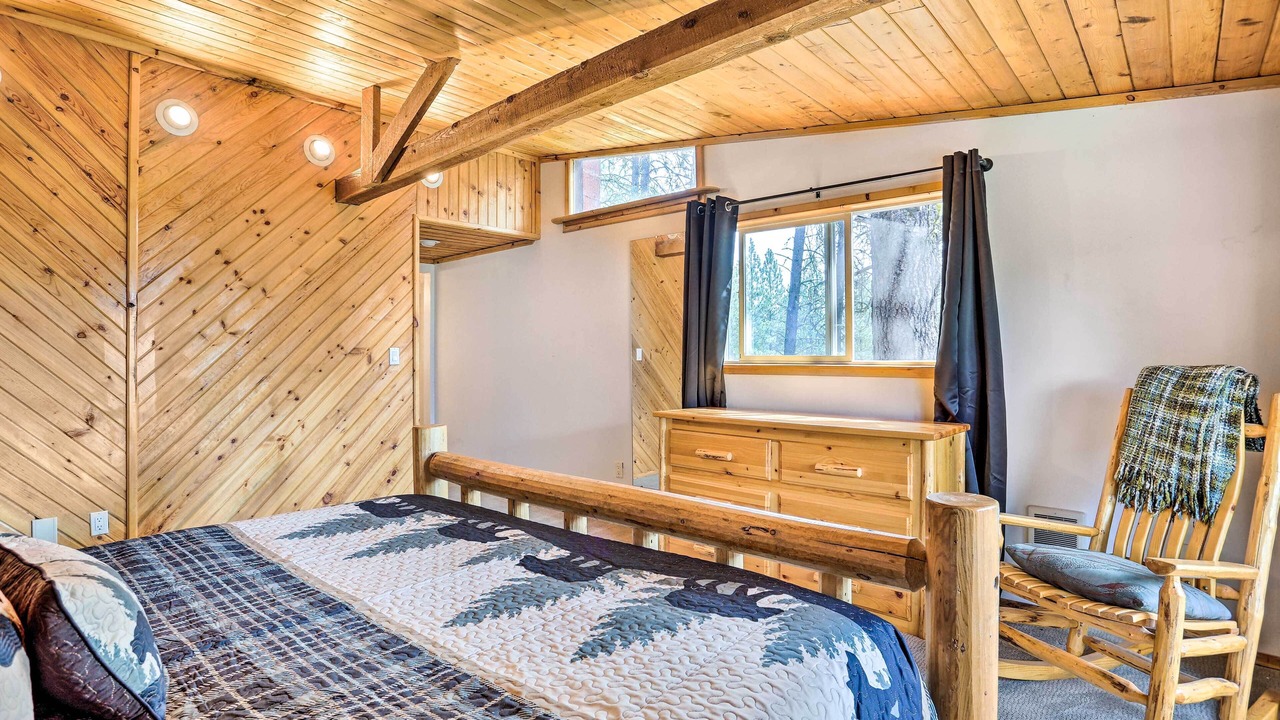 Photo of Bedroom in Garden Valley